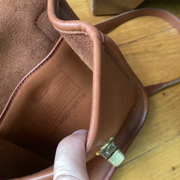 Vintage COACH Crossbody bag. Perfect for phone, wallet, lipstick . - Picture 3 of 5